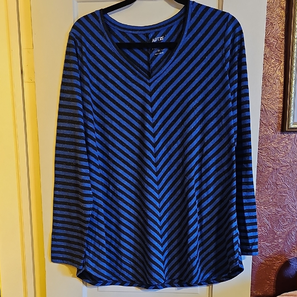 Apt. 9 Women's Long Sleeve Top in Blue and Black